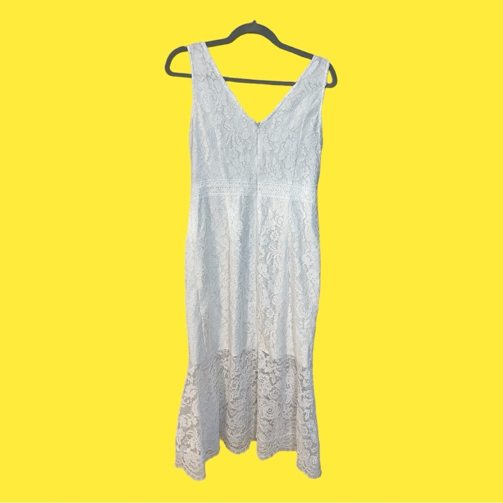 A Nanette Lapore white lace dress in a size 12 - Picture 7 of 7